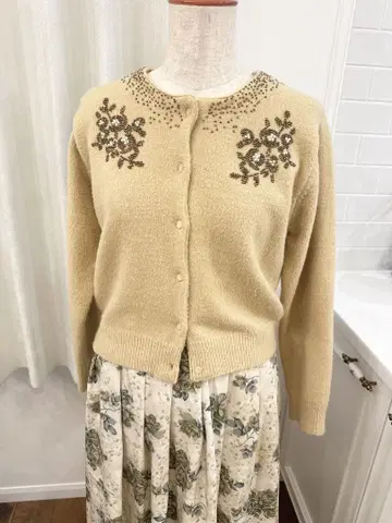 비즈 자수 베이지 가디건 긴팔