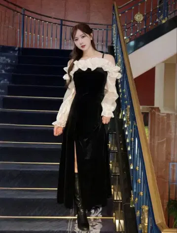 HOLIDAY&HOLIDAY 오프숄더 프릴 벨로아 원피스 즉시 발송 가능