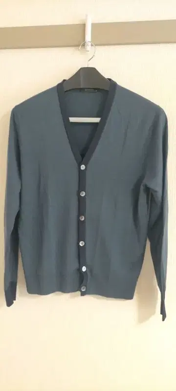 새상품급 존스메들리 배색 니트 가디건 뉴질랜드 메리노울 M