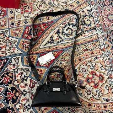 URBAN REVIVO 블랙 숄더백