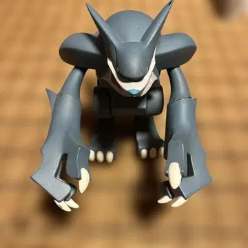 캐릭터형 그레이 피규어