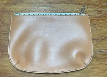 APC 베이지 가죽 파우치