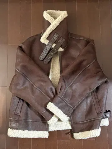 MURUA 미들 페이크 무스탕