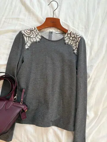 1시즌 착용 투모로우랜드 DESPRES 상의