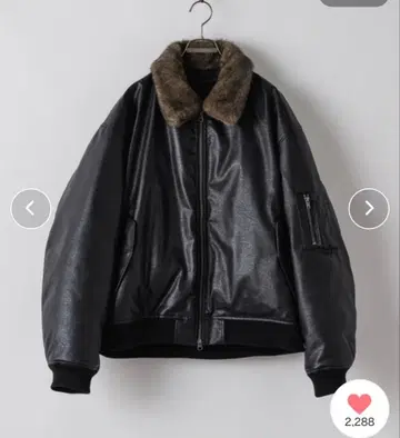 퍼 달린 블랙 레더 봄버 자켓 MA-1