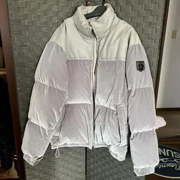 SUPPLIER 스터드 장식 그레이 다운 자켓