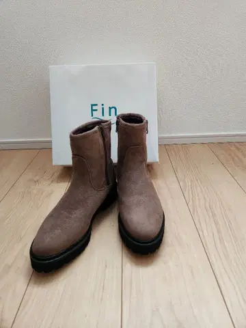 브라운 지퍼 달린 숏부츠