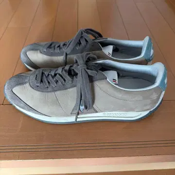 르꼬끄 스포르티브 그레이 스니커즈