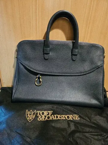 TOFF & LOADSTONE 다크 네이비 가죽 토트백