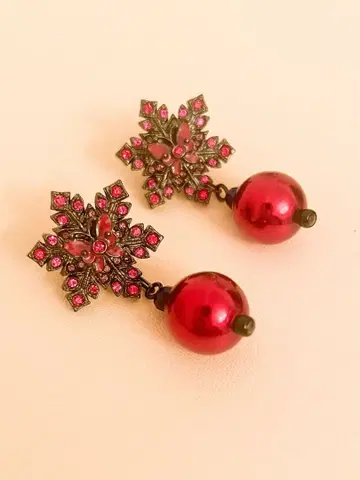 빨간색 눈꽃 디자인 귀걸이