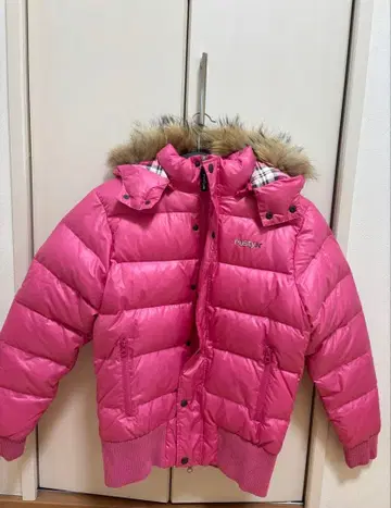 핑크 다운 자켓 후드 부착