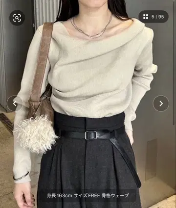 리브 오프숄더 스웨터 베이지 사이즈 FREE