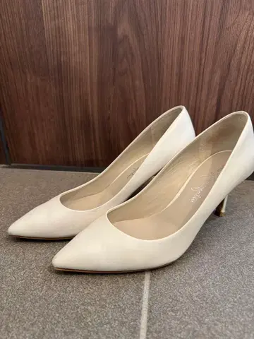 긴자 카네마츠 24.5cm 화이트 스틸레토 하이힐