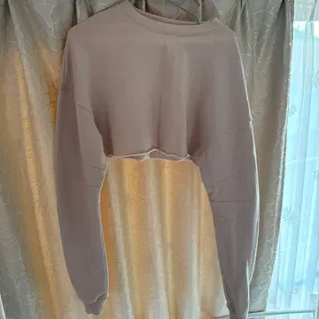 alo Extreme Cropped Pullover 마카다미아