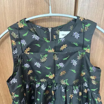 릴리 브라운 LILY BROWN 꽃무늬 슬리브리스 맥시 드레스