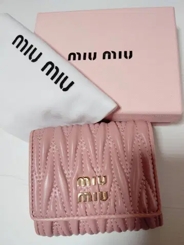 핑크색 3단 폴더형 지갑