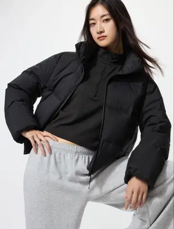 유니클로 심리스 다운 숏 자켓 블랙 S