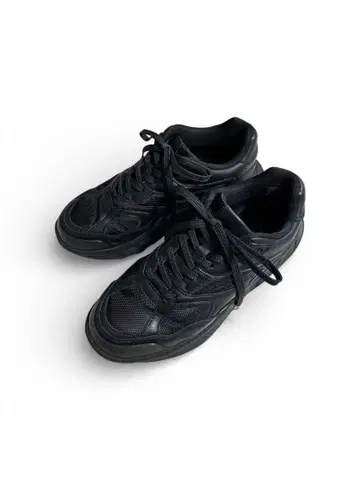 ZARA Vibram 블랙 스니커즈 사이즈 40