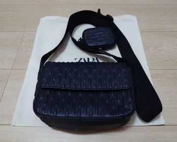 [ 새상품급 ] ZARA 남성용 완판 엠보싱 크로스백