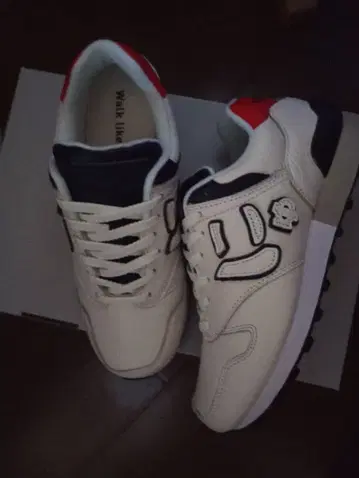 스가치오 스니커즈 새상품 23.5