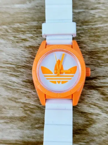adidas 오렌지 화이트 고무 벨트 시계