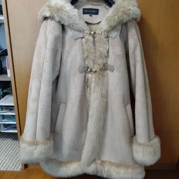 미슈마슈 후드 부착 무스탕 코트