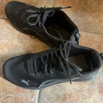 Puma 블랙 스니커즈 25cm