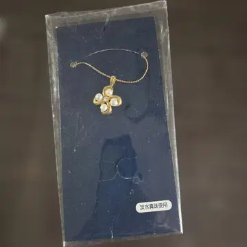 클로버형 골드 컬러 펜던트