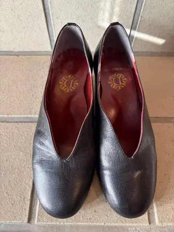 DOUBLE TREAT 블랙 가죽 신발