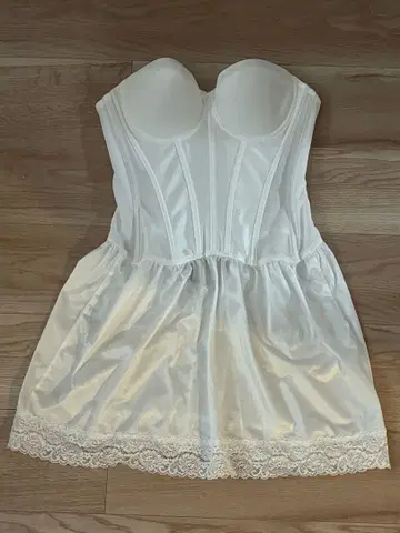 에머리에 브라이덜 이너