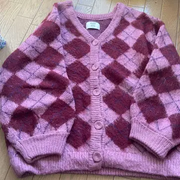 쥬에티 체크 무늬 두꺼운 원단 니트 가디건