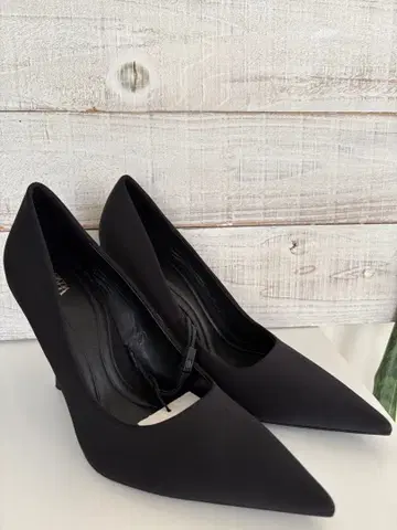 블랙 스틸레토 하이힐