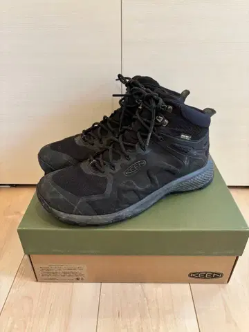 KEEN 트레킹 슈즈 블랙 27.5cm