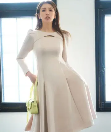 셀포드 원피스 옅은 핑크