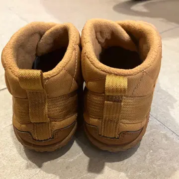 브라운 퀼팅 스니커즈