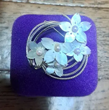 꽃 모티브 실버 브로치