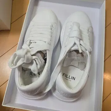 FILLIN 화이트 스니커즈