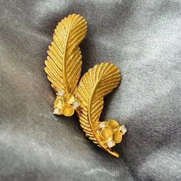 빈티지 Carven 깃털 모티브 브로치 골드 컬러 각인 있음