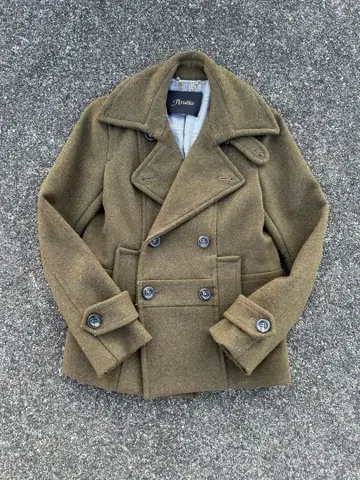 울 소재 올리브색 피코트