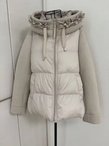 안도라부 화려한 프릴의 이소재 자켓 충전솜 택 포함 새상품 아우터