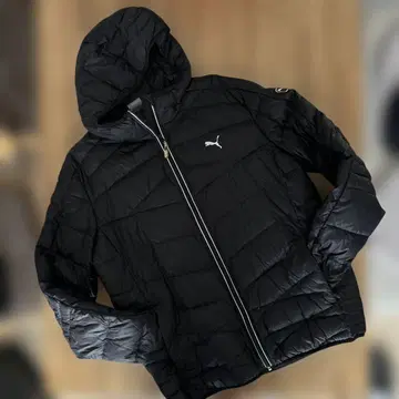 Puma 블랙 다운 자켓 후드 부착