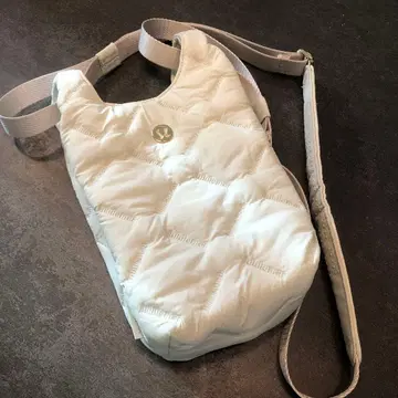 Lululemon 퀼팅 숄더백 화이트