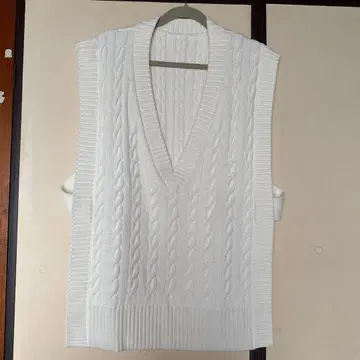 GALLARD GALANTE 화이트 케이블 니트 V넥 베스트
