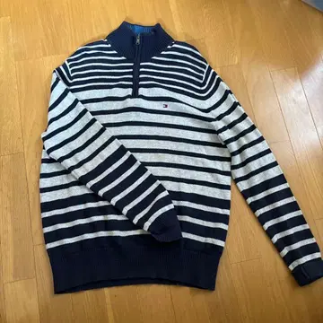 TOMMY 네이비 그레이 스트라이프 하프 지퍼 니트
