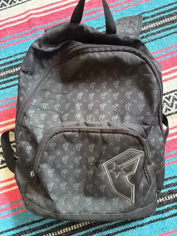 Famous stars and straps 백