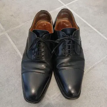 Berwick 1707 블랙 드레스 슈즈