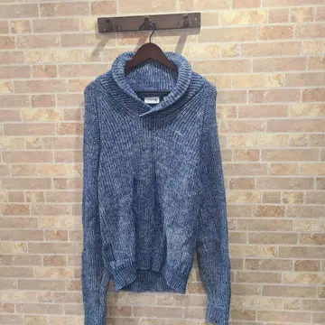 LACOSTE 블루 계열 터틀넥 니트