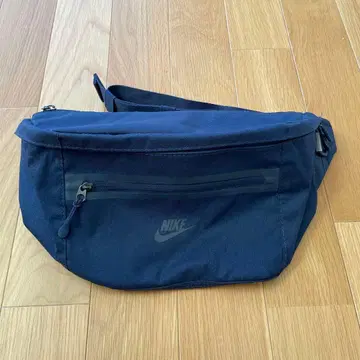 새상품급 Nike 네이비 숄더백