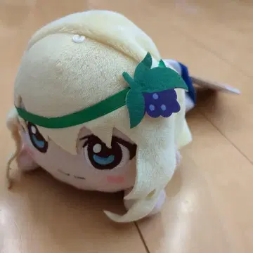 이 멋진 세계에 축복을 누워있는 봉제 인형 아이리스