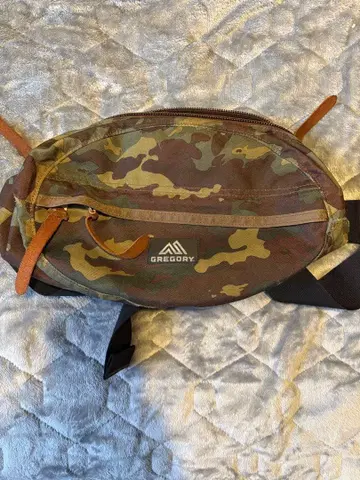 GREGORY 카모플라쥬 바디백 테일메이트S